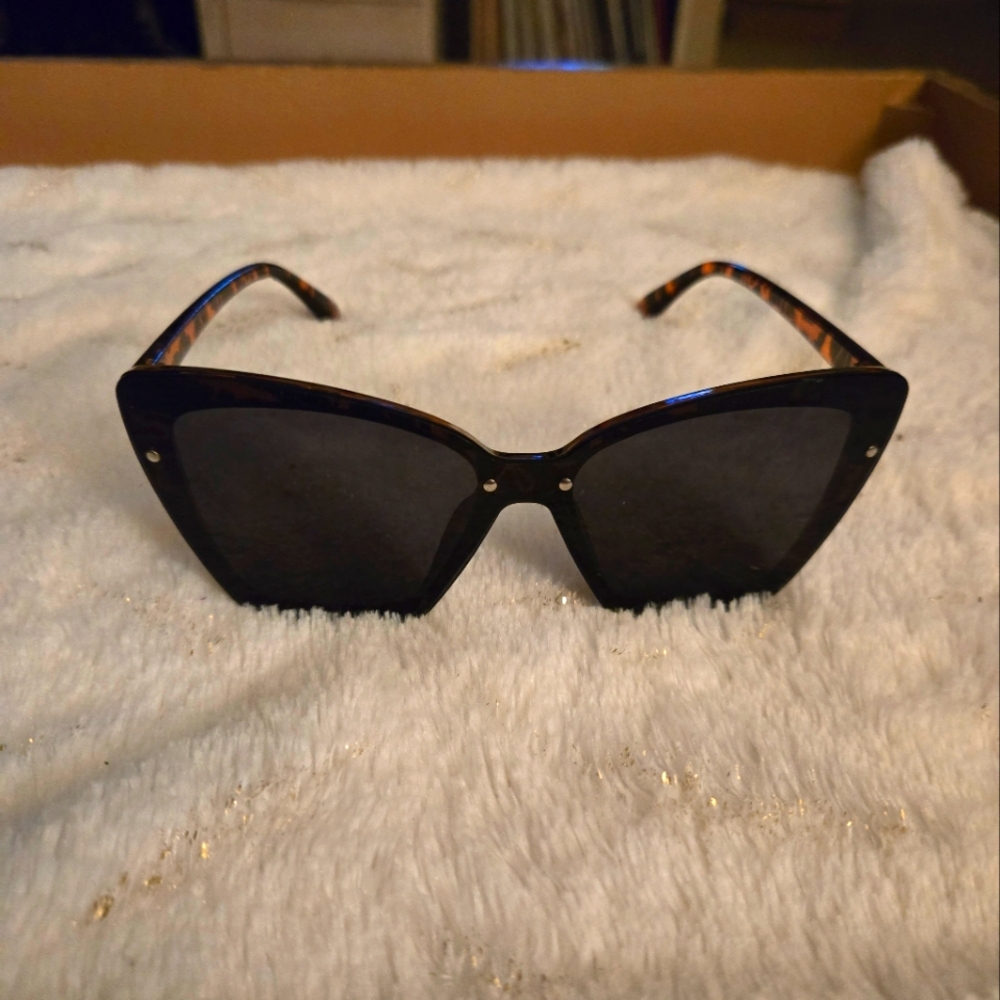 **3/$20** 50s/60s Style Sunglasses - Picture 1 of 3